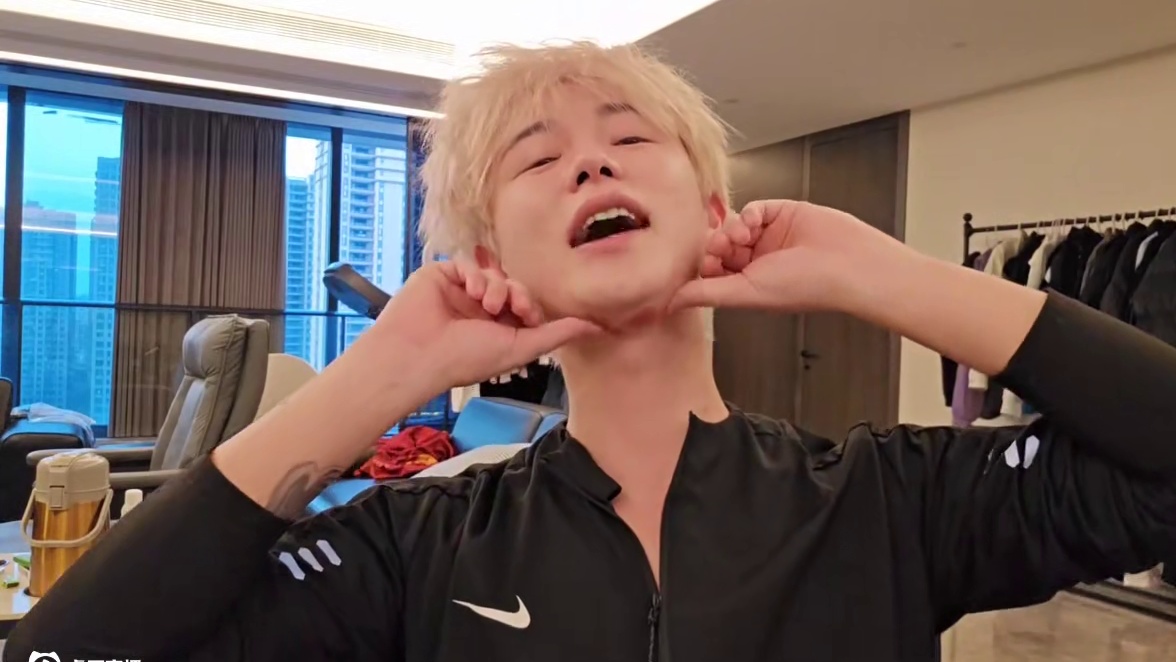 【童锦程】有机会跟酷哥团播可以合作卖卖货，兄弟们既可以看节目又可以买东西