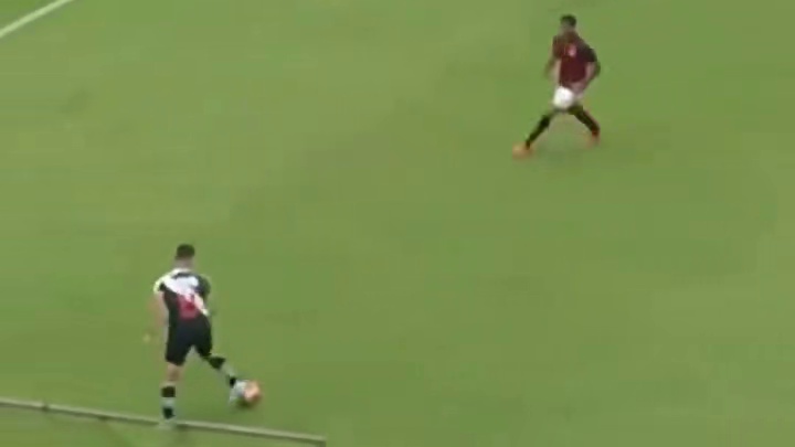 “艾特经常被你晃的儿子”#足球 #过人 #晃倒 #过人技巧