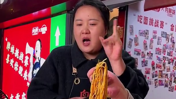 胖妹是说觉得眼熟，没想到是五小区彭于晏来挑战啦！#妈呀太香了 #重庆小面 #小面调料 #重庆美食