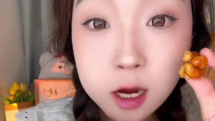 哇塞呀 红糖的我真的爱了好好吃！肉松麻花里有榴莲冻干！真的不黑暗可好吃了#馋哭隔壁小孩 #肉松麻花 