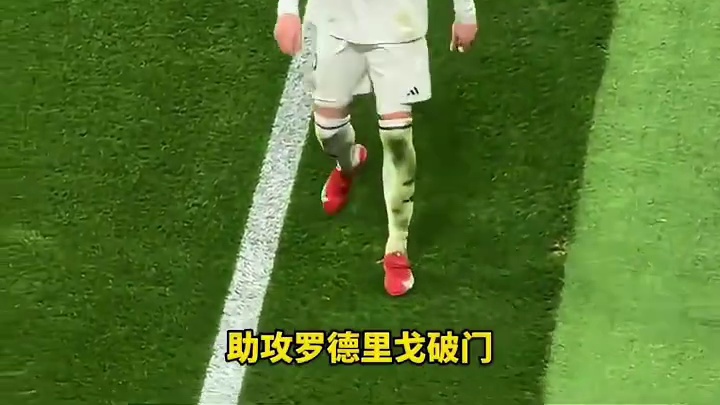 铁血战将！铁人#巴尔韦德 带伤上阵 被换下场时全场皇马球迷送上掌声致敬#足球的魅力#皇马 #内容启发