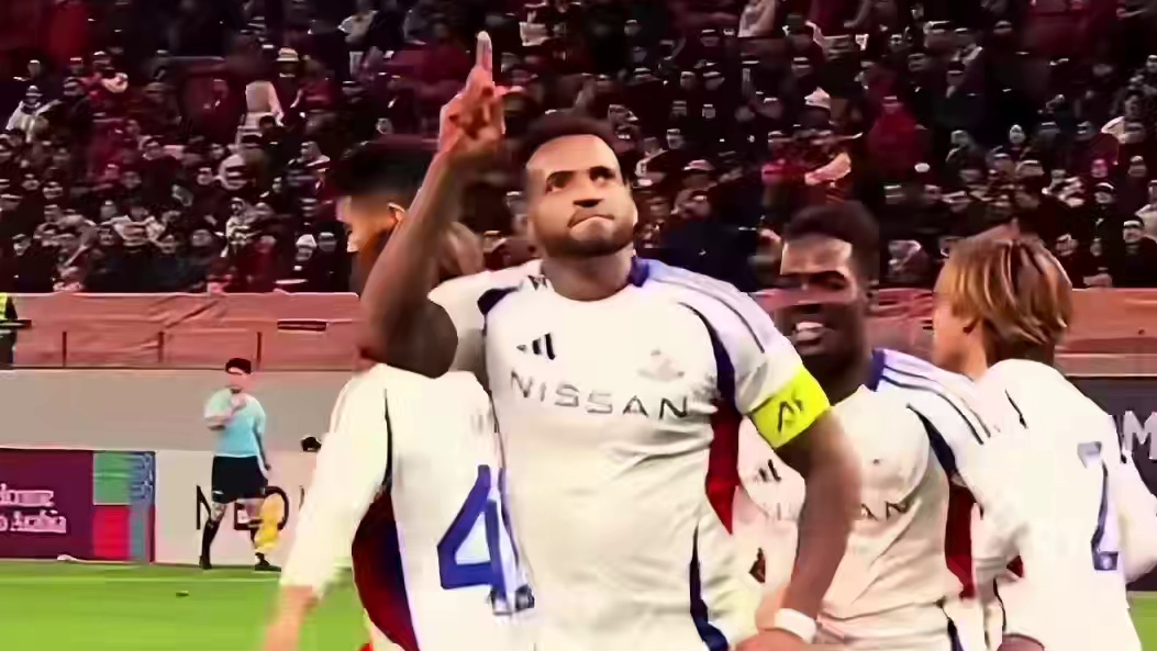 失误送大礼！海港杨世元 解围变乌龙助攻 横滨洛佩斯头球破门