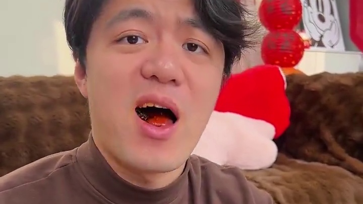 香辣爆汁的牛肉辣条，真的太适合追剧吃了！#辣条 #牛肉辣条 #零食 #零食推荐 #解馋小零食 