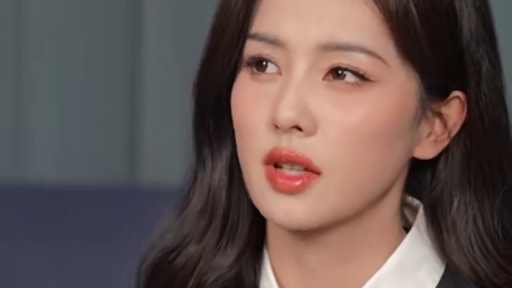 #白鹿说作为演员不会干涉妆造问题 #白鹿 说#北上 中自己的角色定妆定了好几次，她认为妆造方面导演和