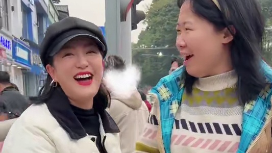 跟着大学生干饭也太快乐了吧！今儿去的是西南大学～ 被美女拒绝？没关系！和超e的“铁粉”学姐炫个老资格