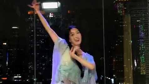 “春知晓，梦不觉，恰似你我那年”#春知晓国风舞蹈挑战  #春之晓梦不觉恰似你我那年 #咏春 #舞蹈 