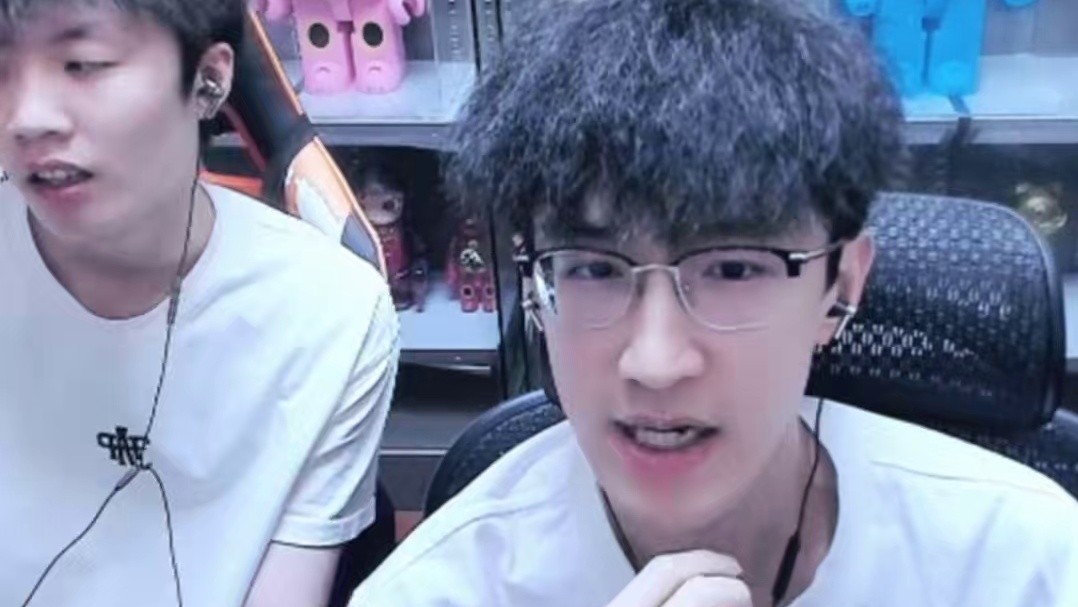 花十几万做一件游戏装备？ #逆水寒 #逆水寒全民制作人 #我浮夸真的要强 #浮夸666