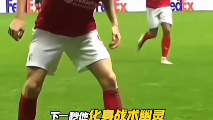 他就是皇马的巴西天才前锋小熊！认真起来真的太有趣了