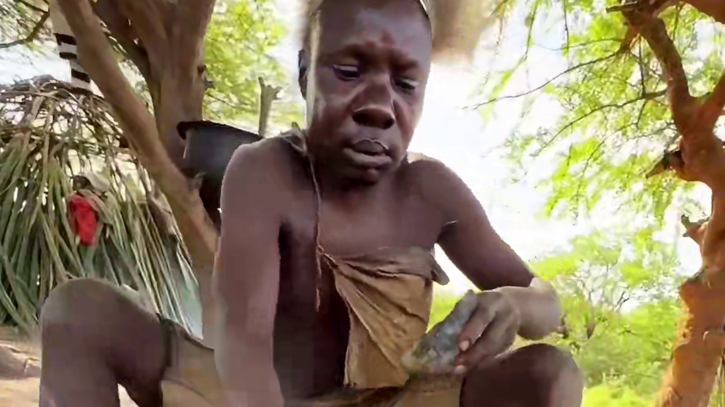 嘟嘟今日午餐：金汤肥肠地锅炖