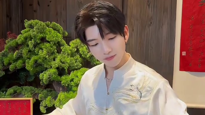 给姐姐们的歌 弹一首《不染》，不愿染是与非，怎料事与愿违.
#古琴 #古琴曲