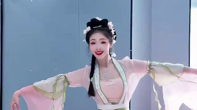 春天当然要跳春颂啦
#春颂舞蹈 #古典舞 #春天适合跳小甜舞 #舞蹈翻跳 #国风古韵