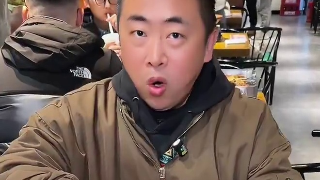 是谁把武汉小龙虾的桌子掀了，29.9就能吃虾#武汉美食 #今年首顿小龙虾安排了吗 #又到了炫小龙虾的