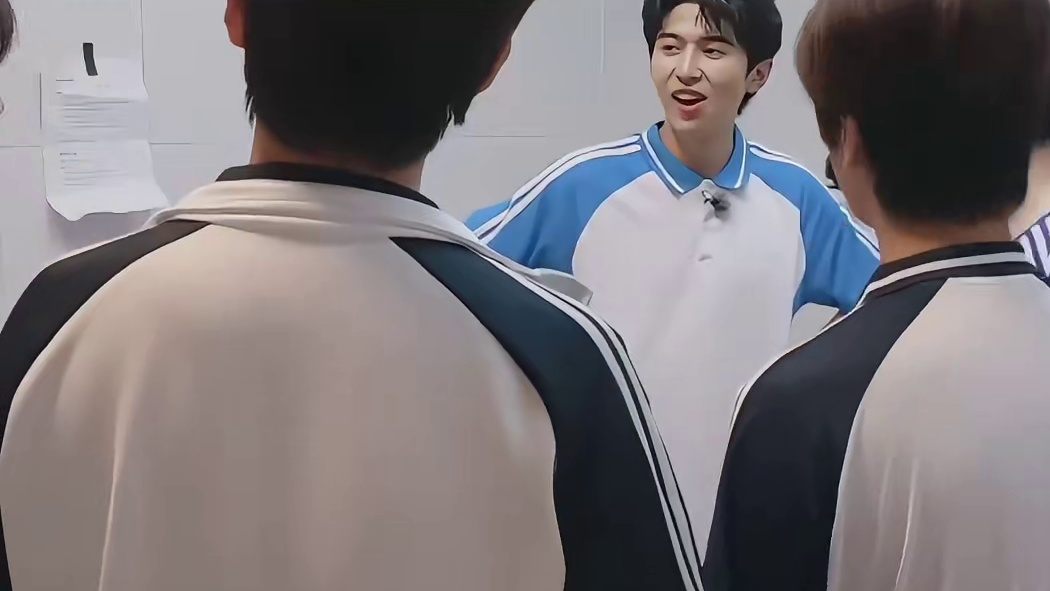 信了小童的只有两个人，一个是鹭卓，一个是陆虎！不愧是各自团队中的卧龙凤雏呀