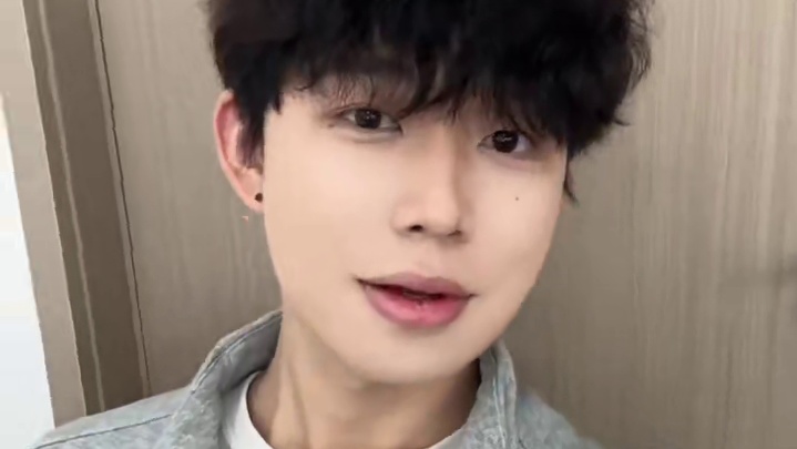 爆改甜妹被否认了，看来是我不够努力了。 #抽象 #整活 #男生爆改 #谢谢有被笑到