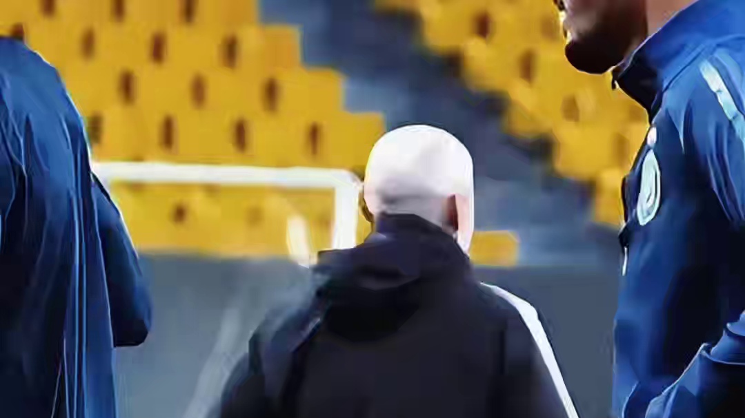 C罗回归球队训练，积极备战和利雅得青年队的比赛