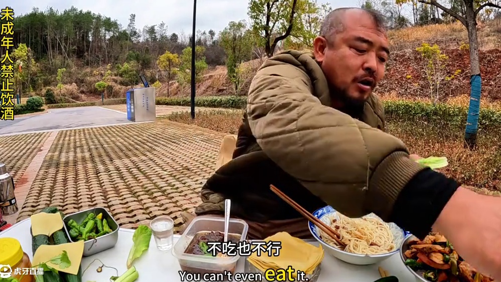 沙大厨不管天气有多冷，美食一定要安排妥当，真厉害#穷游 #流浪