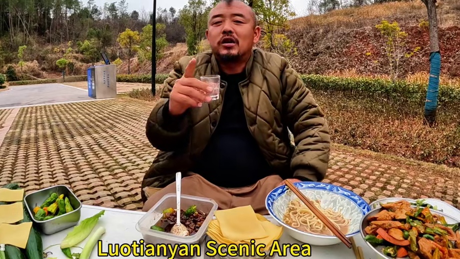 沙和尚在江西差一点没冻死，太冷了吃东北打卤面，真过瘾#穷游 #流浪