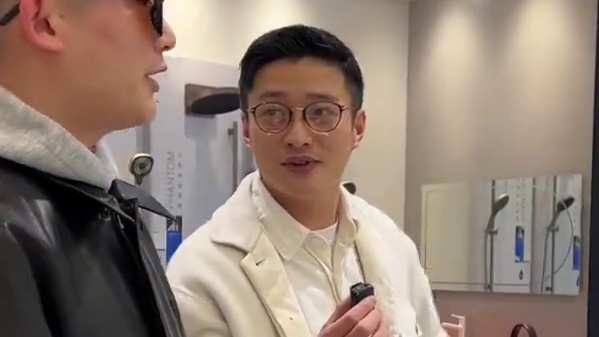 柳州财阀千金都爱的淋浴房，极窄边框！不挂水渍！一个顶一辆特斯拉？#柳州装修 #柳州透明装修