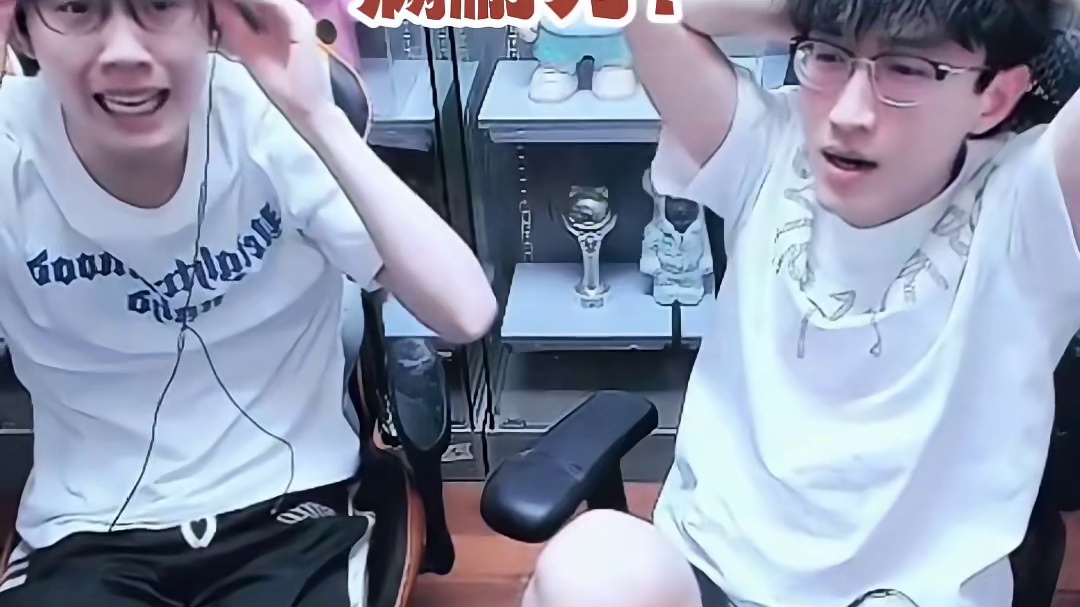 蔡哥洗出排名第一的鞋子！？ #逆水寒黄金服 #我浮夸真的要强 #浮夸666