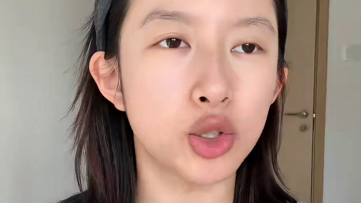 都来给我尝试清冷开春小烟熏妆容｜美的生人勿近 #今日妆容 #日常 #小烟熏 #妆教 #分享