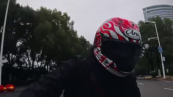 只因年少，只在少年。#她留给你是背影