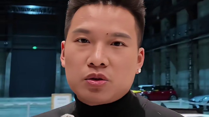 很想用国产新能源赛车参加比赛！ #赛车手张臻东 #国产新能源 #赛车