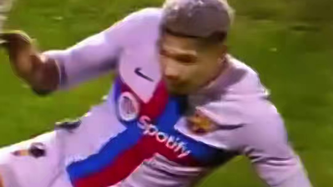 继续用你的头球和滑铲捍卫红蓝荣耀！阿劳霍26岁生日快乐！