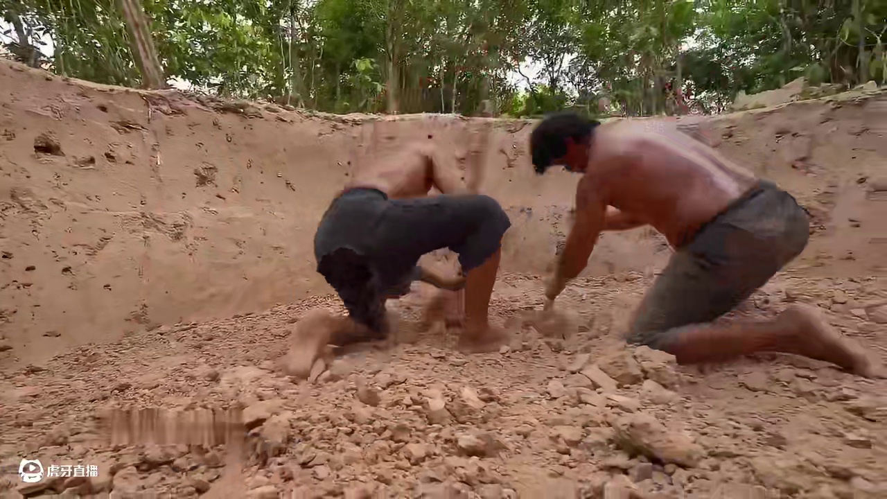 第1集：哥俩凭借两把小铲子，打造了一座气派的地下豪宅，还配套神秘的地下泳池