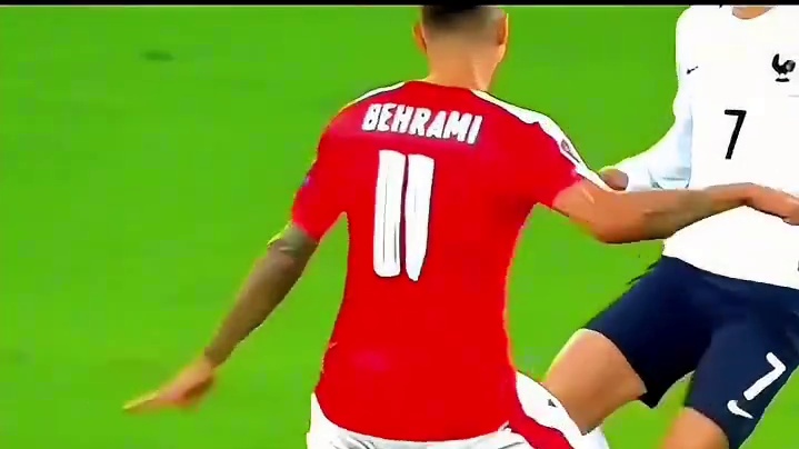 足球赛场那些十分有趣时刻真的太不可思议了