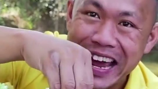 酸辣海鲜汁️大头罗氏虾 #美食 #泰国美食 #户外美食 #内容启发搜索