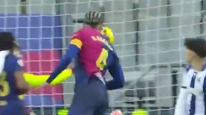 继续用你的头球和滑铲捍卫红蓝荣耀！阿劳霍26岁生日... #足球