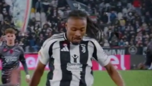 不是，这球你用脚后跟给我过了？？ #足球