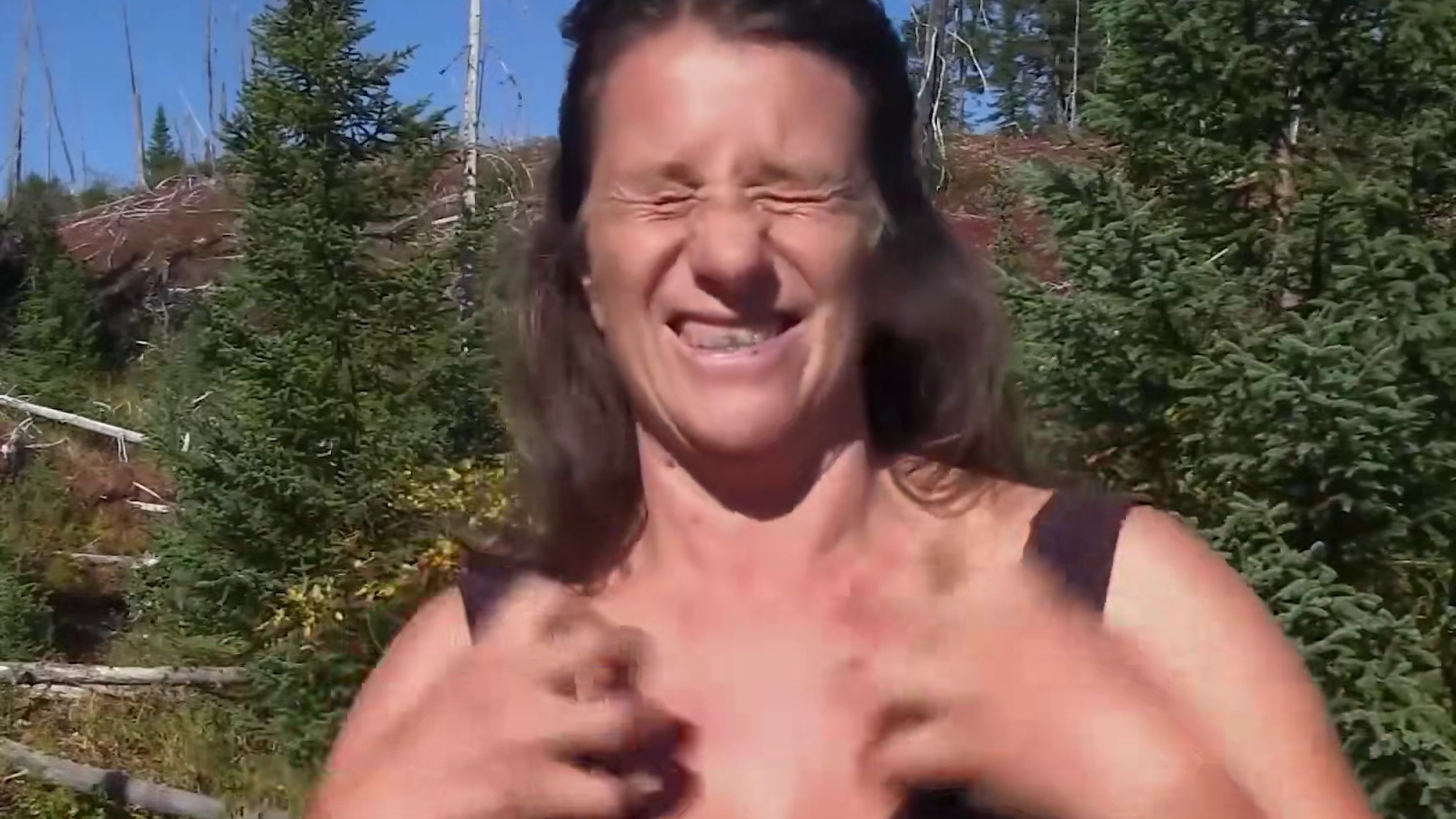 荒野独居 凯利是荒野独居里年纪最大的女选手，57岁高龄硬是坚持了75天，比历届冠军的平均天数还多两天