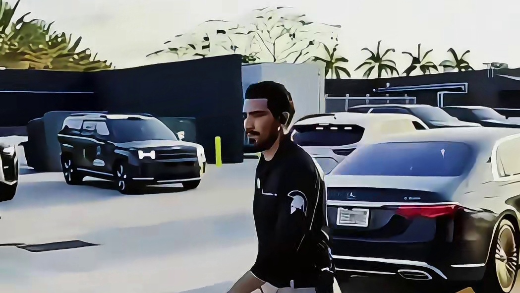 打卡下班！梅西驾驶着迈巴赫离开球场