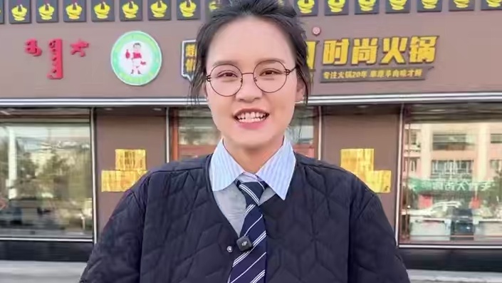 忽布林羊肉，鲜肉现切，咋涮都好吃，还有各种水果和小零食，随便吃！#美食 #火锅 #涮羊肉 #鲜肉火锅