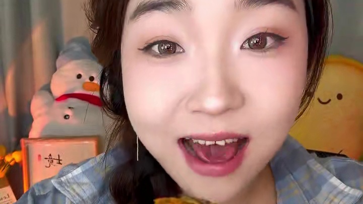 一口下去鲜香十足！晚上吃几个都没负担！豆皮很软嫩！金针菇和海带都是脆脆滴！一口一个停不下来！#馋哭隔