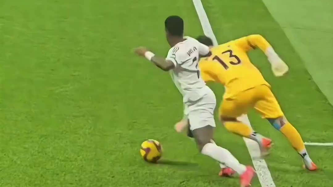 门将在角旗区护球