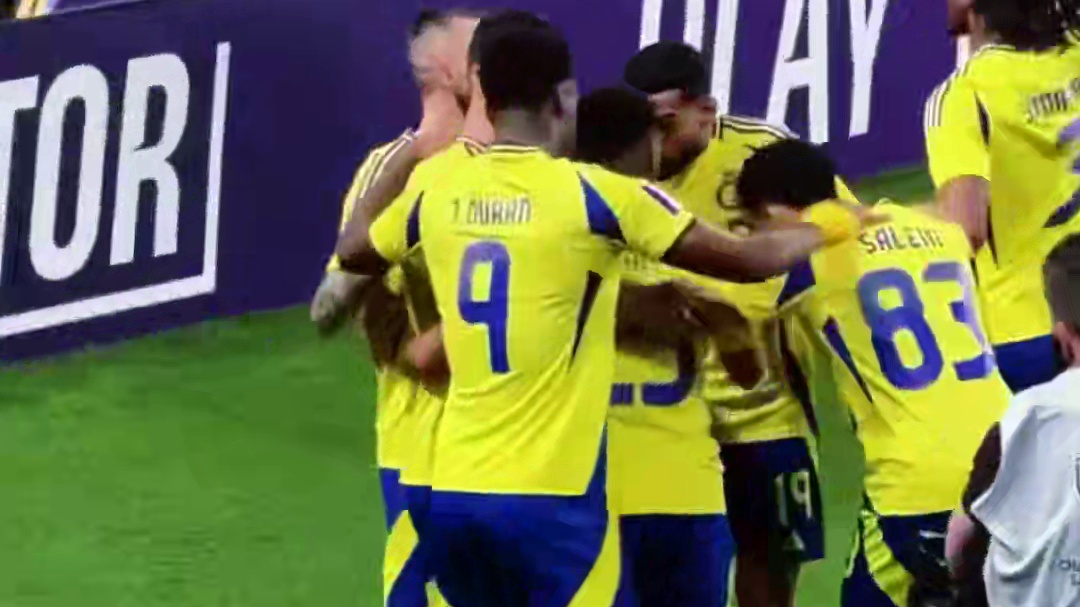 场边视角欣赏下C罗的勺子点球，经典庆祝让球迷看嗨了