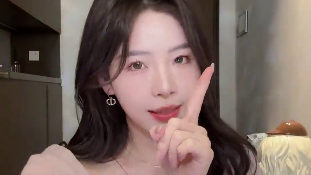 谁看到这些晶莹剔透粉的水晶手串们，会不爱呢？！！ #水晶 #水晶手链 #饰品 #穿搭