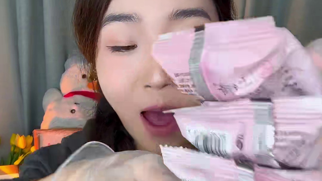 上行斋真的吃不腻呀！糯唧唧的！浓浓的巧克力味！纯可可脂哦一个86大卡！冻啃也好吃！#馋哭隔壁小孩 #