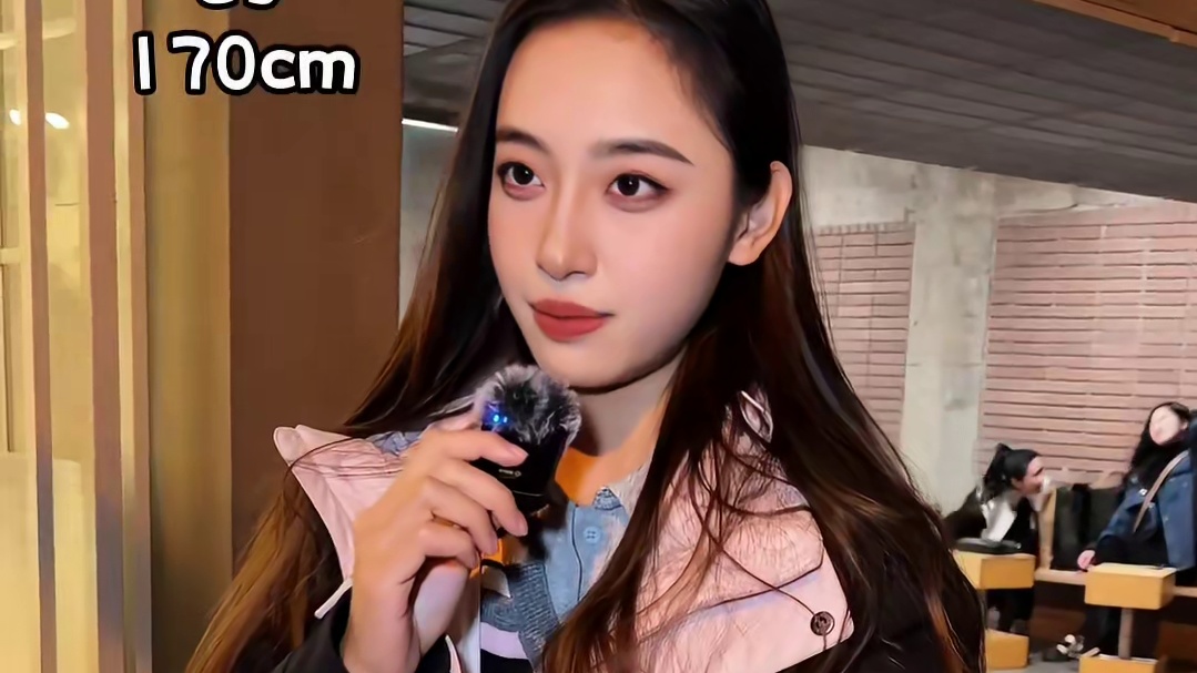 搞笑开朗的美眉，买车房不是男人的义务