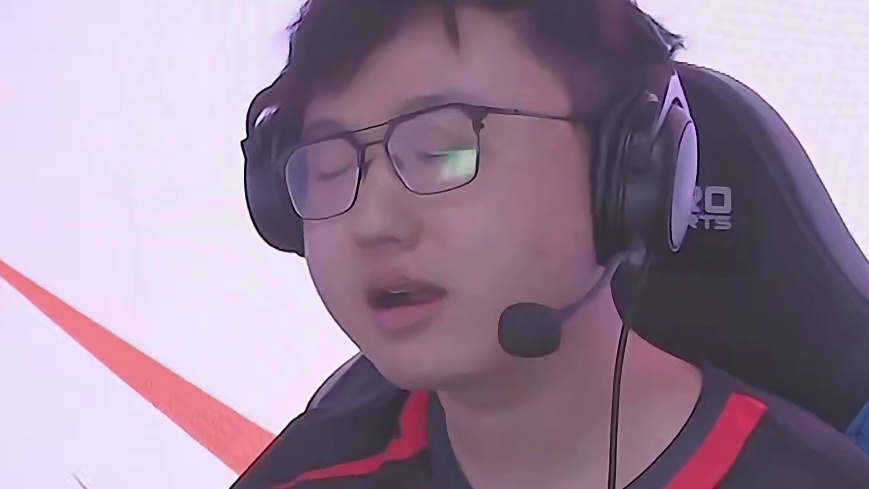 爽吃！没有那个胆~你玩什么徽章令啊？是不是啊~du瘤鑫子#CF常旭 #2025CFPL #CFPLS