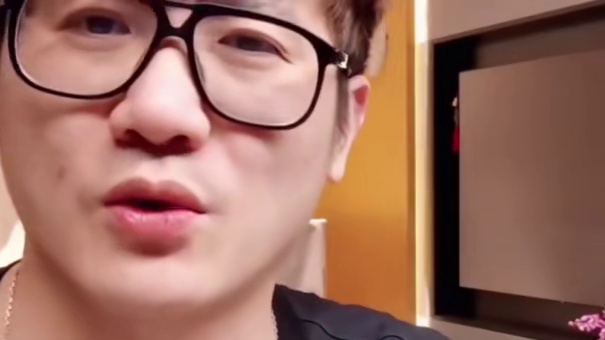 老白了解常旭石头 来到抖海的情况后 直言幸亏没来 不然就死了 直言这个平台人气高 但有一部分是平台的