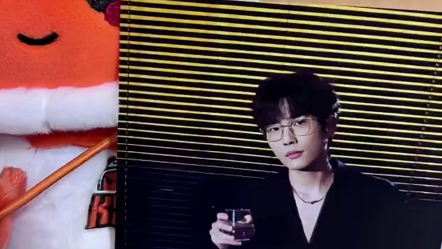 您好，麻烦把xxy寄过来也不是别的什么，纯粹就是想看看深v​​​