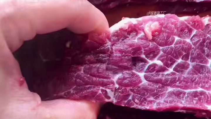 外皮酥脆内馅多汁的酥皮牛肉馅饼，当做早餐真的太香了！#牛肉馅饼 #牛肉