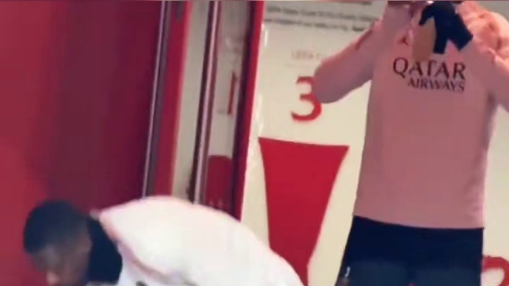 大战一触即发！巴黎圣日耳曼在安菲尔德踩场训练#足球