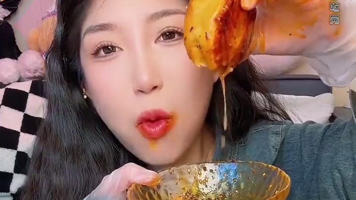 来啦姐妹们 今天吃的有点慢 我嘴里长了好几个溃疡 没吃好姐妹们见谅哦 下次我好好录#太好吃了 #这一