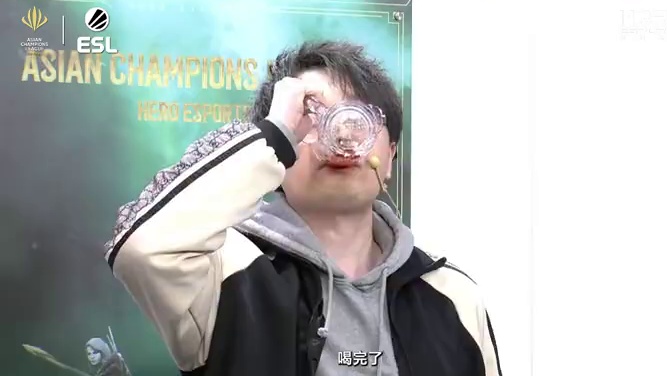 Monet&皮球《考考你呀》惩罚环节特调饮料 #英雄亚冠联赛