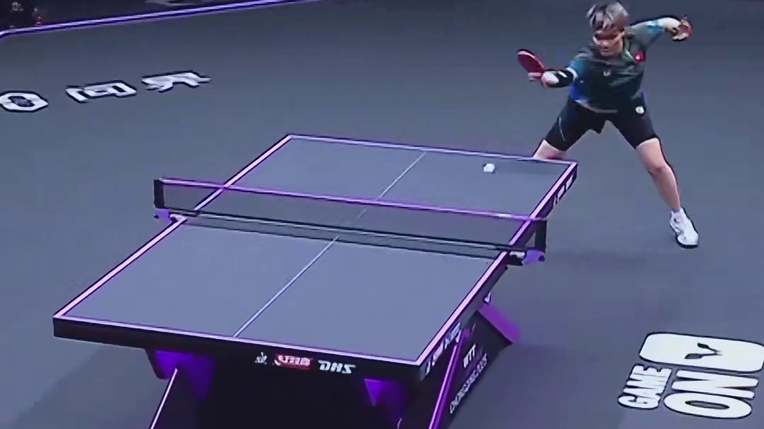 莎莎3比0战胜杜凯琹，对手好几个大角度都被莎莎解的明明白白，邱指也为她鼓掌。#孙颖莎