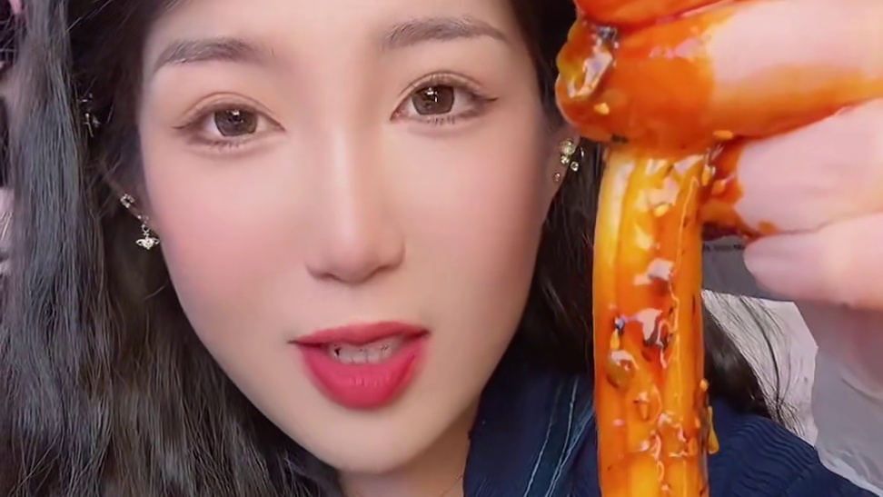 这个真的太戳我了 糯叽叽的特别好吃 川式甜辣口 不会特别辣 调味做的特别好 里面的酸豆角配在一起简直